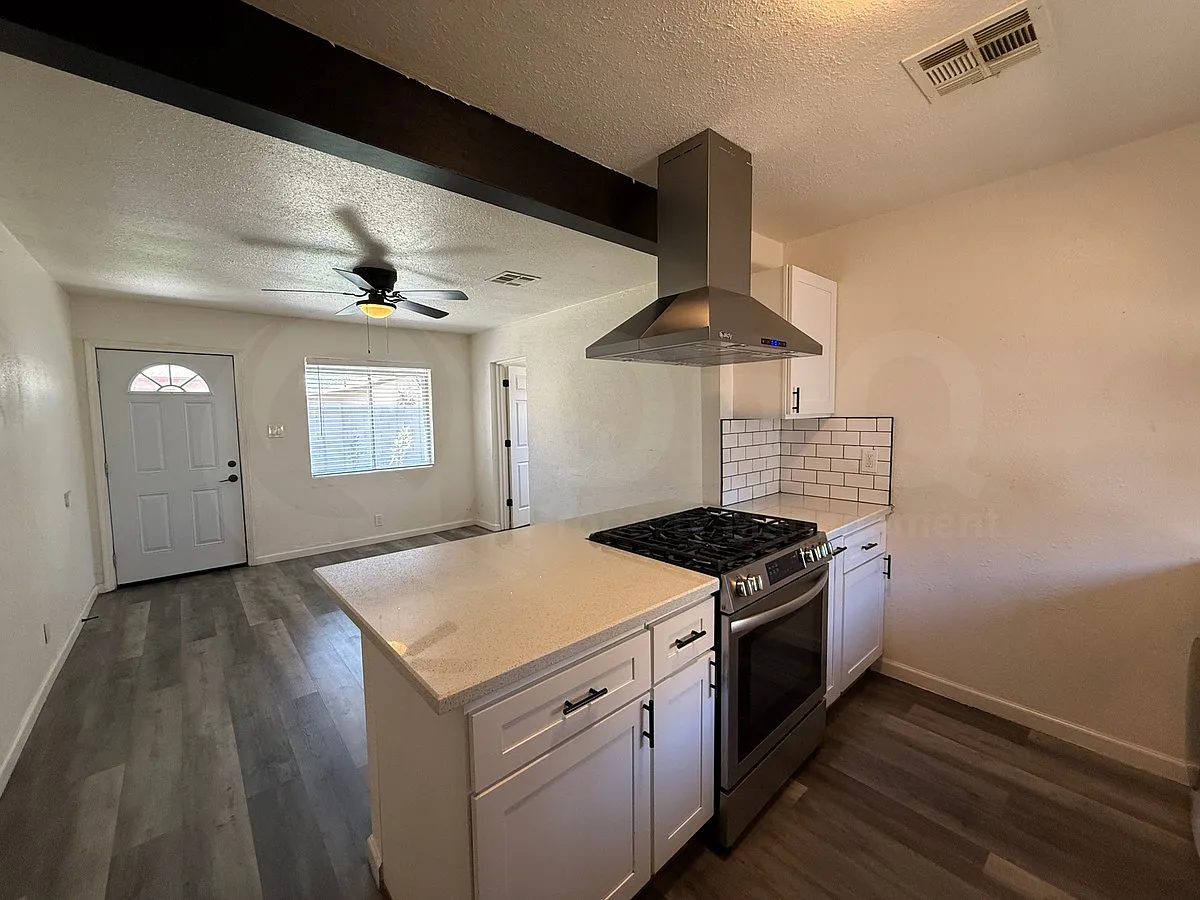 2 bed, 1.0 bath, 660 sqft, $1,325 — Photo 4