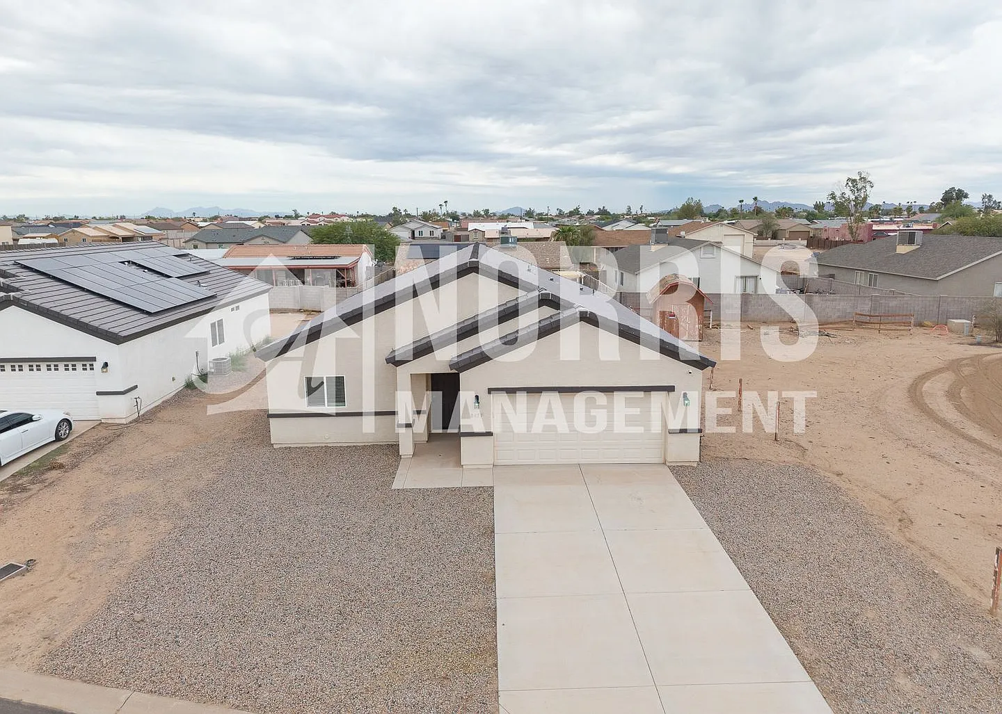 Beautiful Updated Home in Arizona City — Photo 2