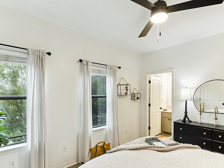 Bedroom 3 - Photo facing Window
