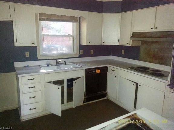 3rd image of 3304 Shallowford Dr