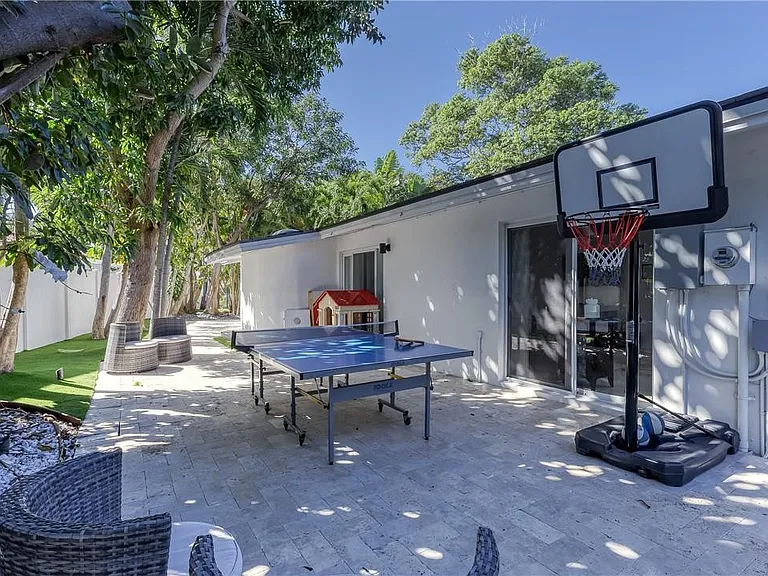 1800 SE Admirals Way — Photo 50