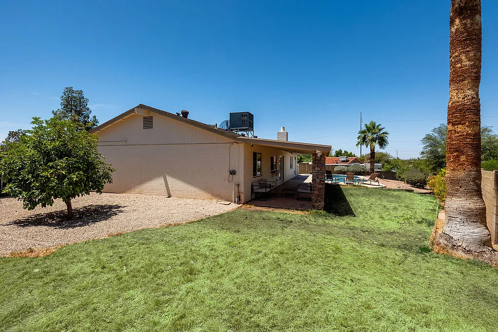 3 bed, 1690 sqft, $2,900 — Photo 3