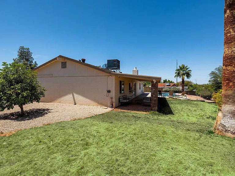 802 E Caribbean Ln — Photo 3