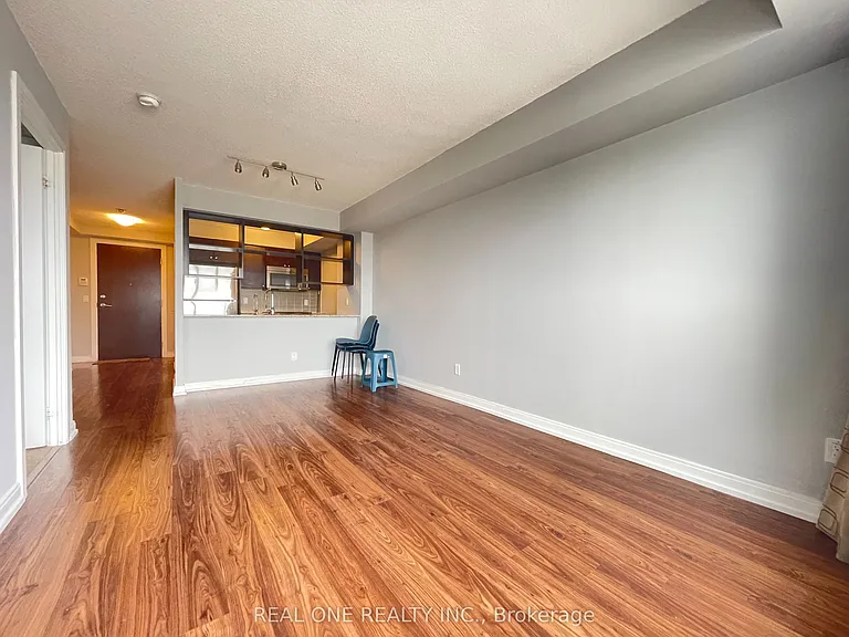 181 Village Green Sq #1912 — Photo 21