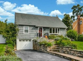 33 Norton Dr, East Northport, NY 11731