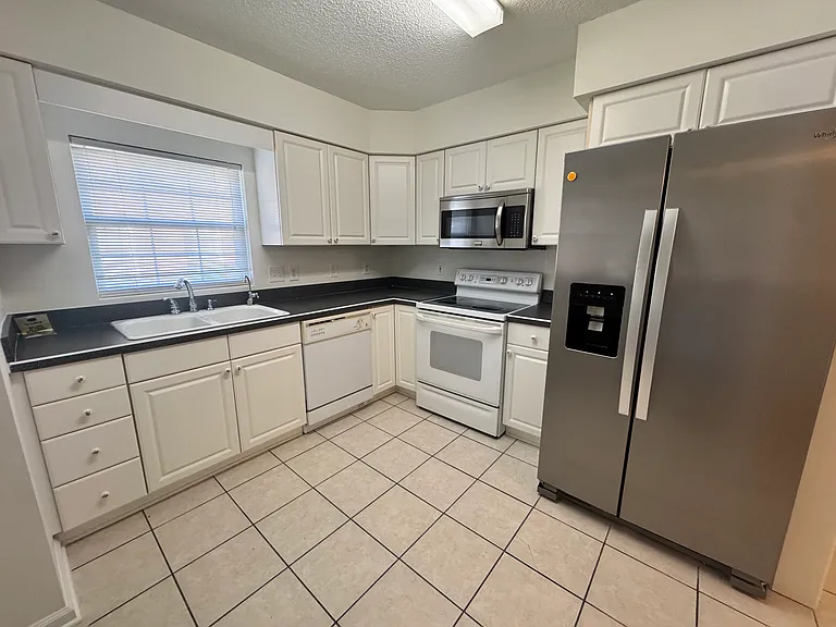 4091 Lakeshore Dr — Photo 15