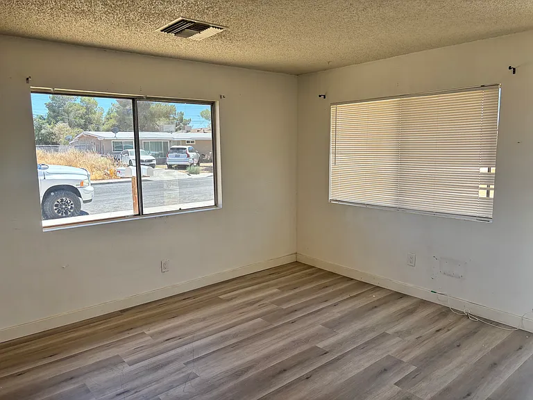 532 Commercial Ave #A — Photo 2