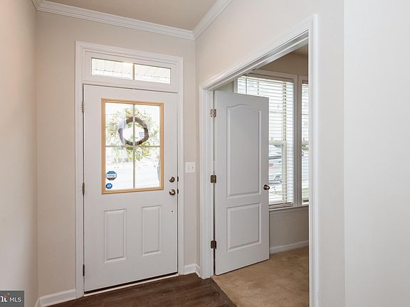 3rd image of 811 Jarrett Lane Gln