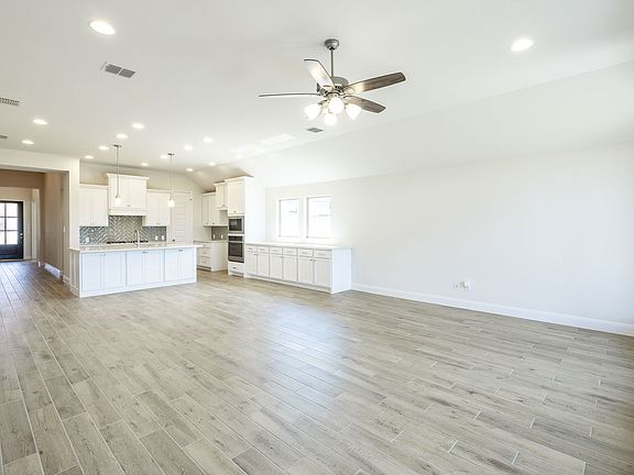 3rd image of 140 Ensberg Ln