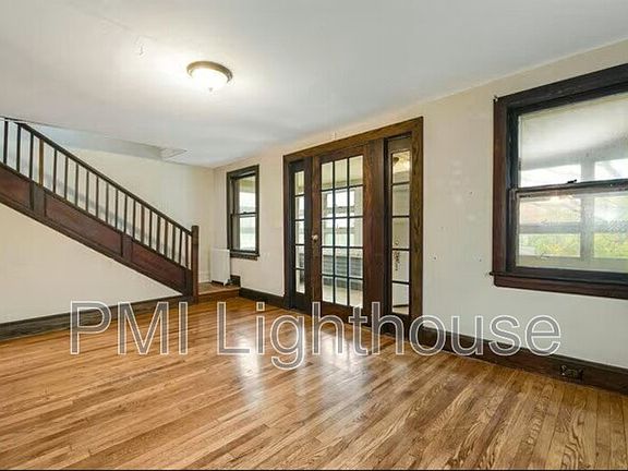 4th image of 15 Canyon St