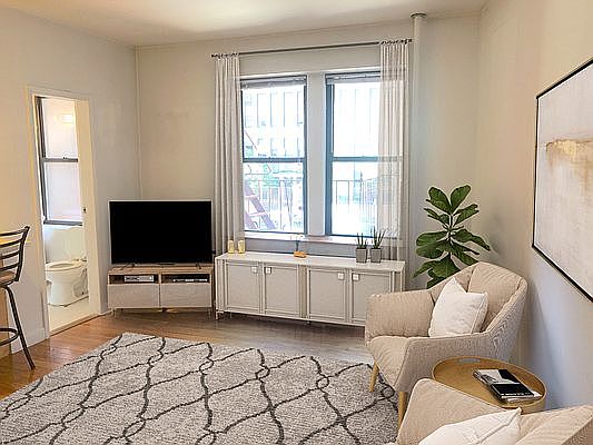 2nd image of 267 W 70th St #2B