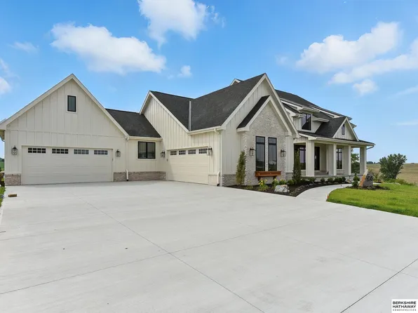 5045 S 223rd Plz, Elkhorn, NE 68022