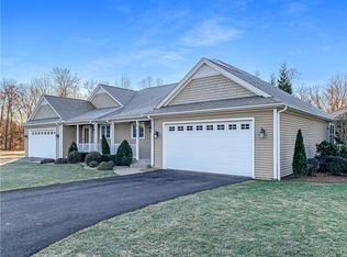 9 Classic Ct, North Kingstown, RI 02852