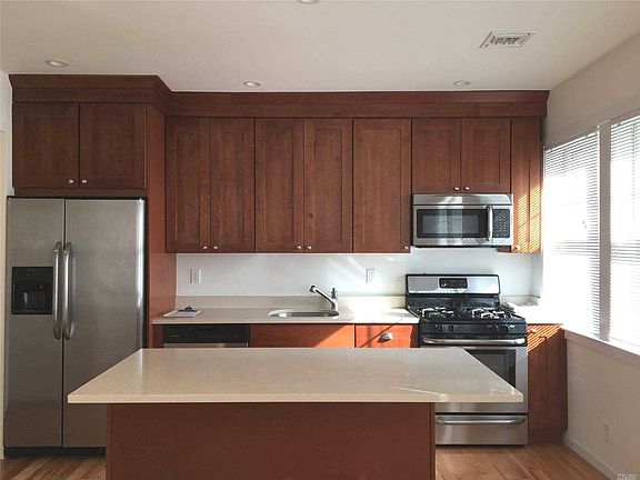3rd image of 1 Willowdale Ave APT 1