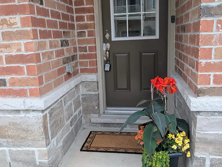 17 Roseberry Ln — Photo 2