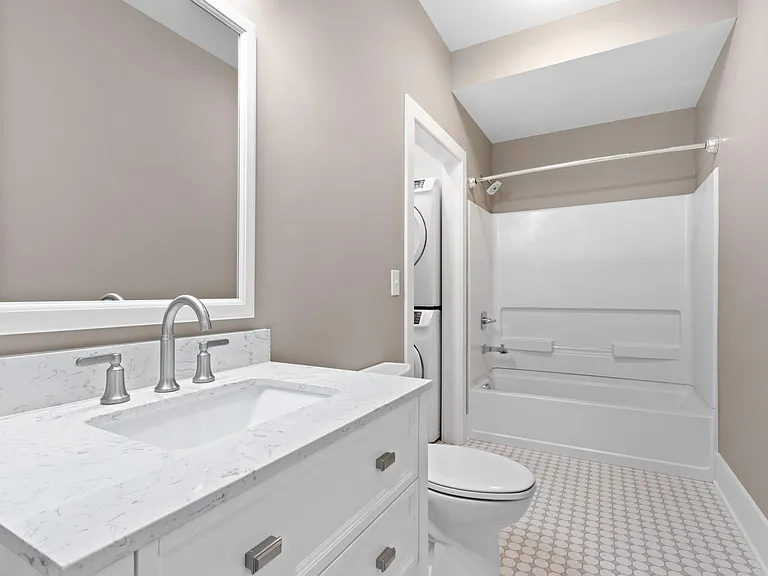 761 Oak St — Photo 15