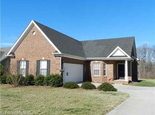 3209 Knoll Ridge Dr, Walkertown, NC 27051