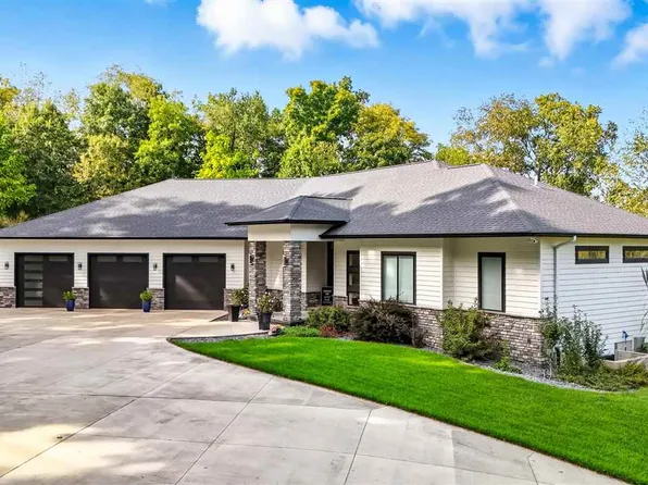 2651 Willow Ct NE, North Liberty, IA 52317