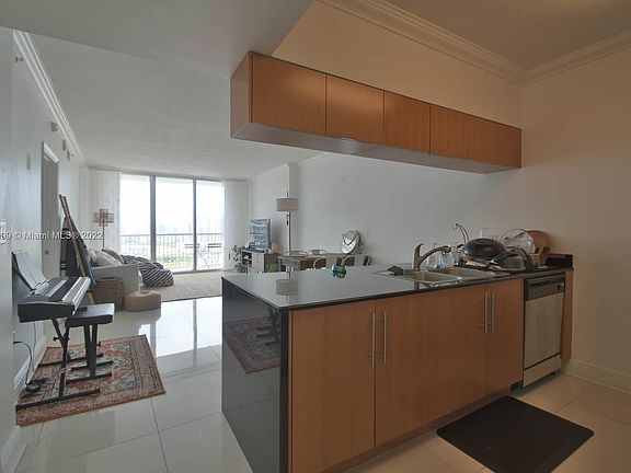3rd image of 1750 N Bayshore Dr APT 3406