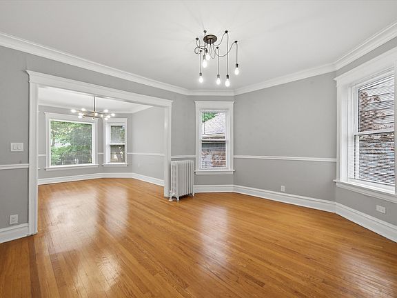 2nd image of 1915 W Lunt Ave #2
