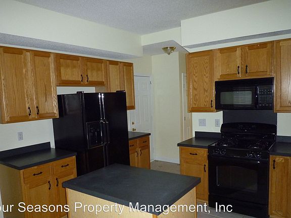 3rd image of 8525 New Oak Ln