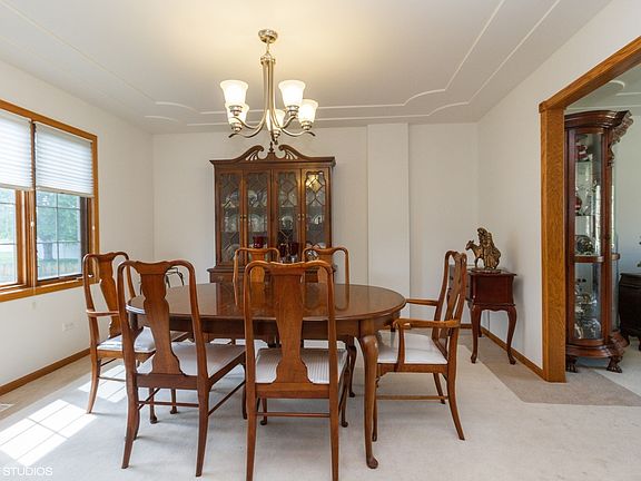 3rd image of 270 Barrington Dr
