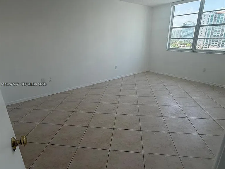 300 Bayview Dr #915 — Photo 12