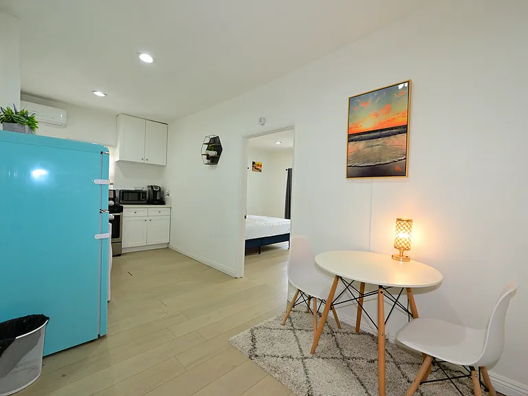Fully upgraded and fully furnished spacious and bright apartment across from PCC. perfect for caltech and pcc students (we accept co-signer).