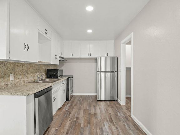 4th image of 403 Babb Dr #403