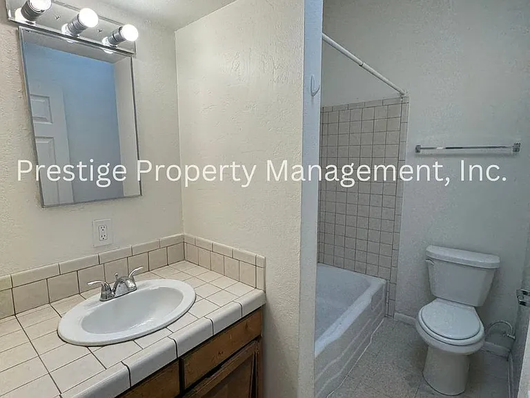 825 E Copper St — Photo 23