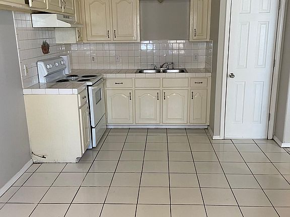 5th image of 3804 Hollis Dr