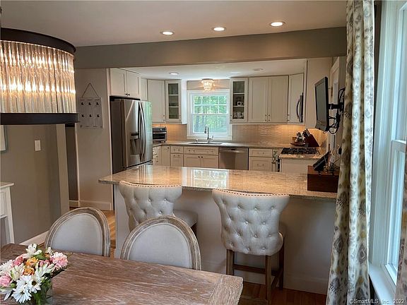 4th image of 49 Richmond Ln