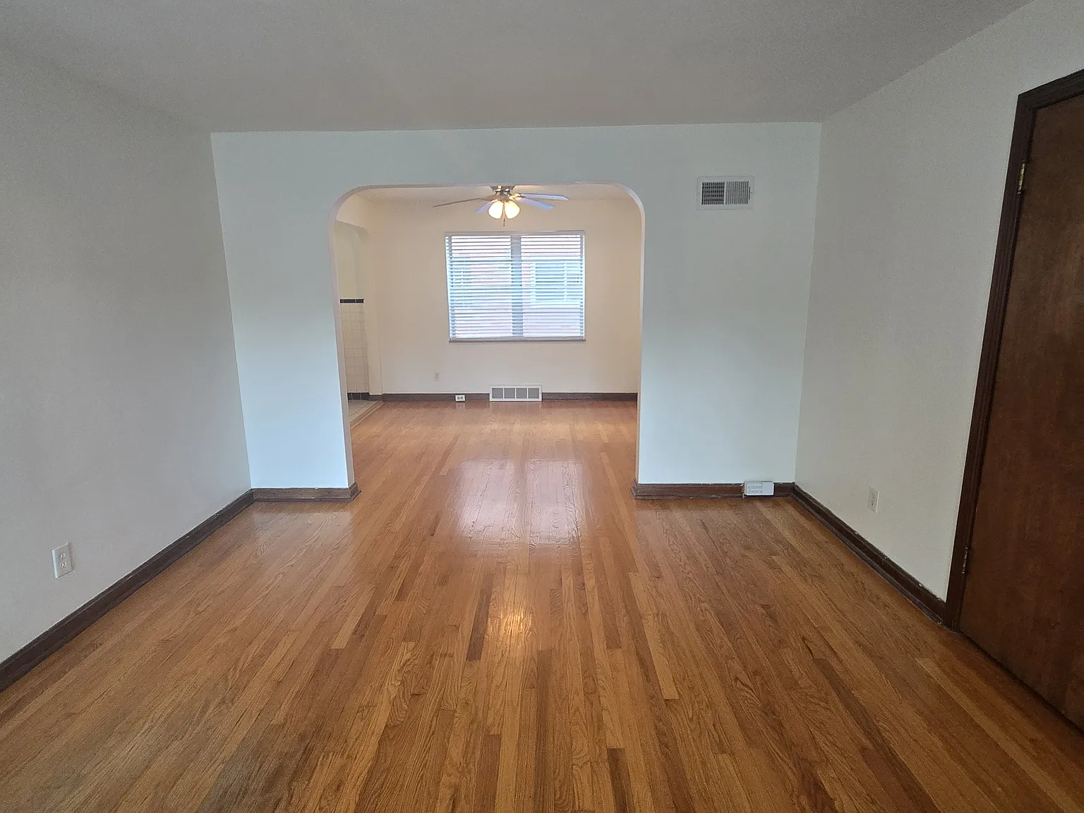 Francis Park, July, Cool AC, clean/nice, Garage, 1st floor! St Gabriel Parish.... at st louis — Photo 4