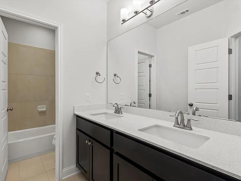 6717 Vicenza Dr — Photo 30