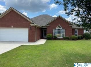 216 Deer Tracks Cir, Owens Cross Roads, AL 35763