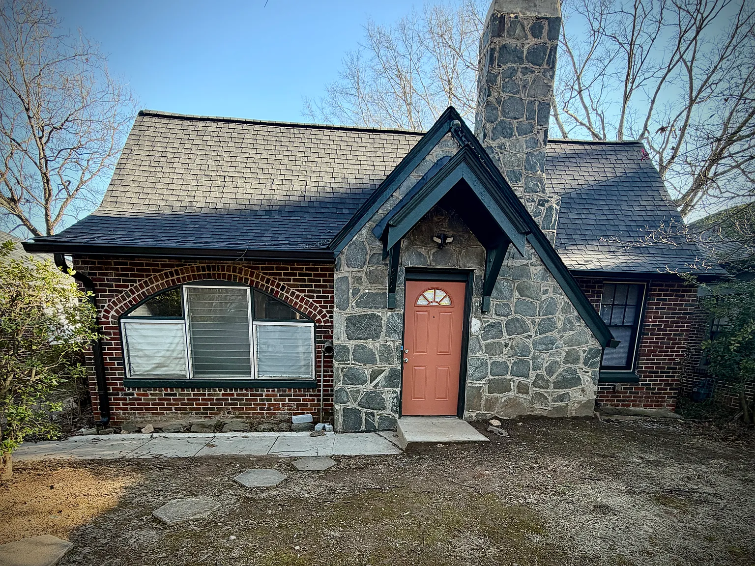 3 bed, 1600 sqft, $2,400 — Photo 1