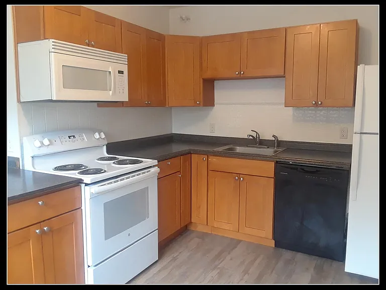 424 25th Ave S — Photo 1