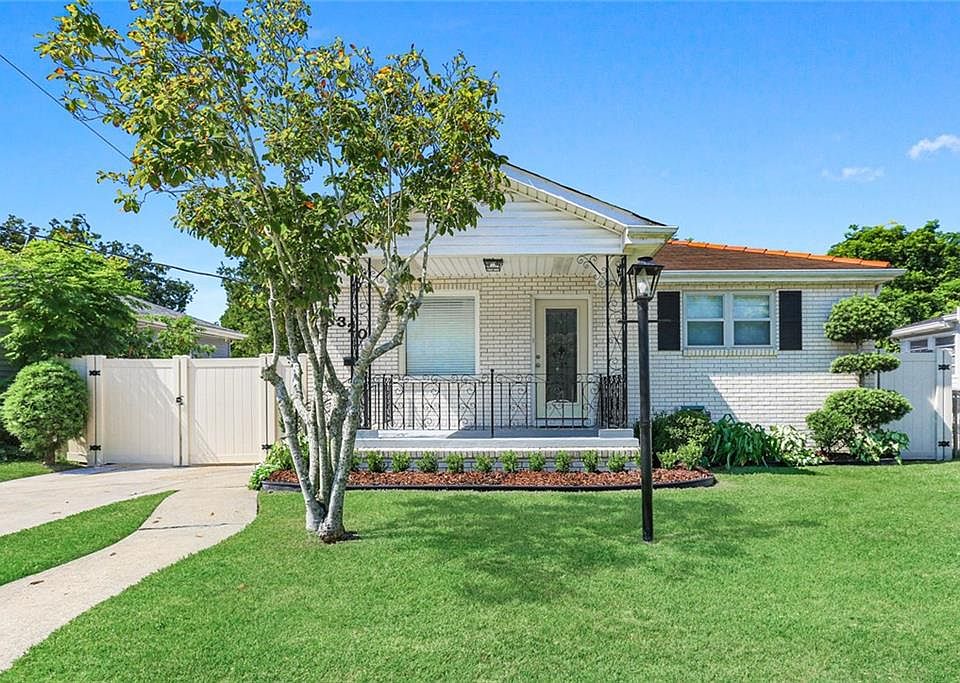 2nd image of 320 Pasadena Ave