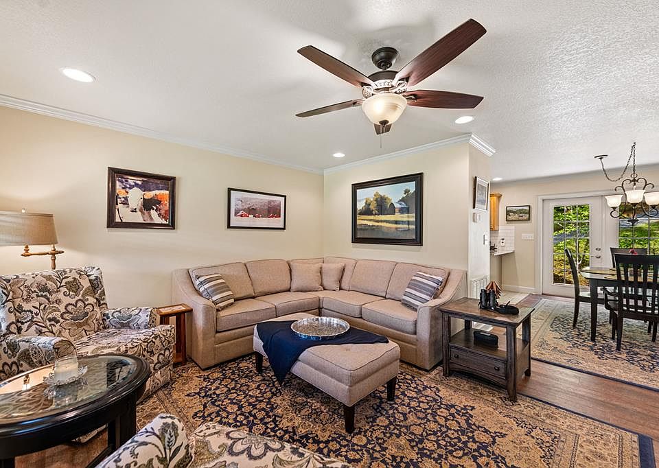 19th image of 270 Ausburn Rd