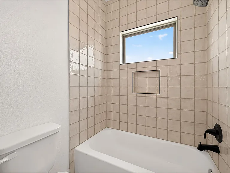 7422 Maxroy St — Photo 33