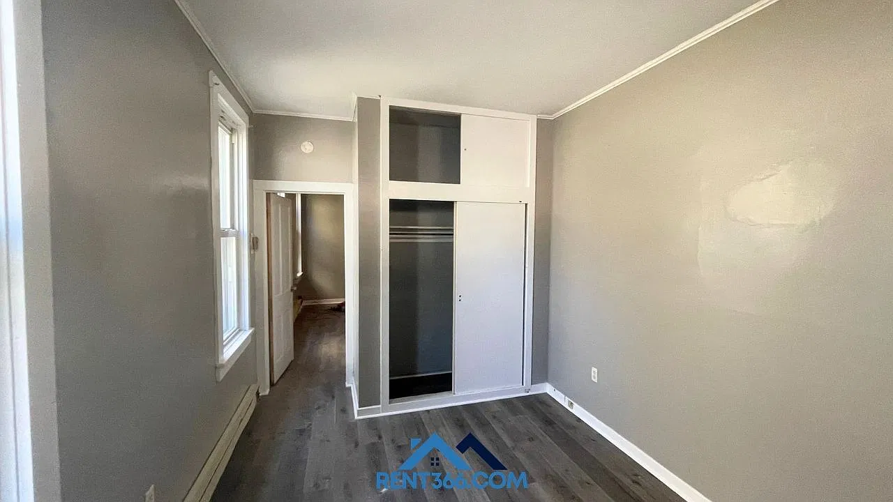 929 Center St — Photo 4