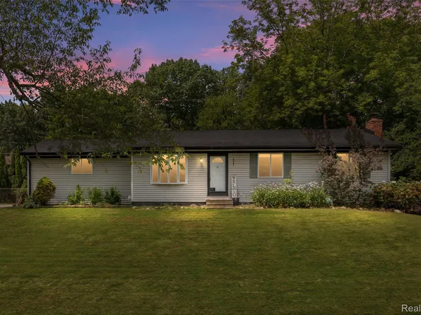 8045 Hillandale Dr, Clarkston, MI 48348
