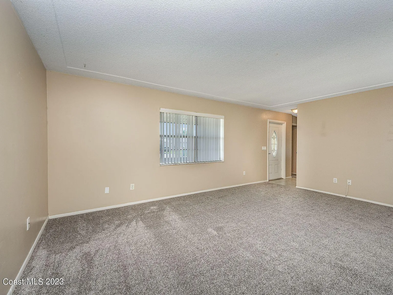 3 bed, 2.0 bath, 1184 sqft, $2,100 — Photo 2