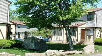 Deerfield Gardens — Photo 1