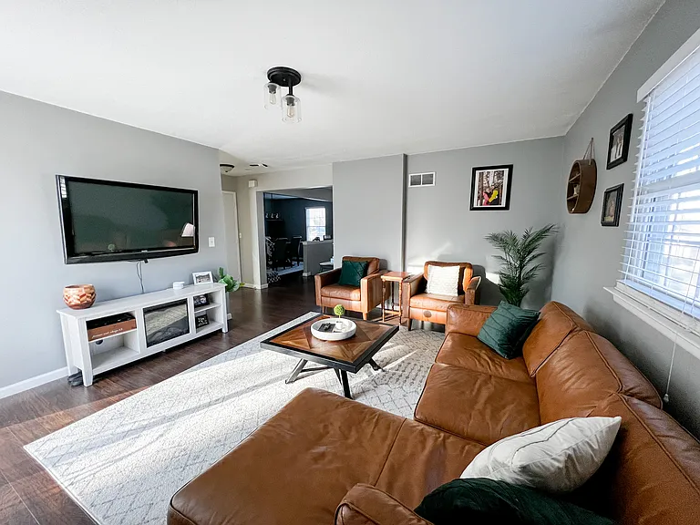 323 SE Melody Ln — Photo 16