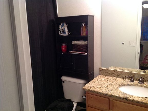 Private master w/jetted tub!