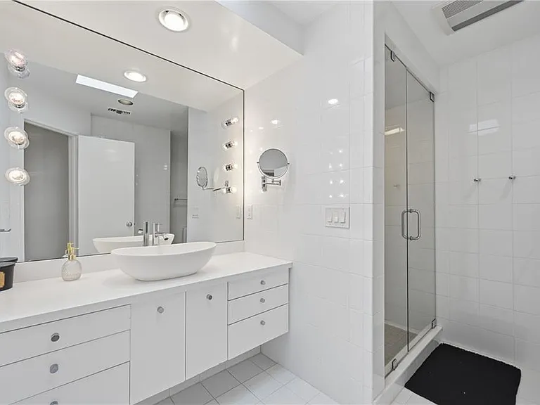 13 Heards Overlook Ct — Photo 32