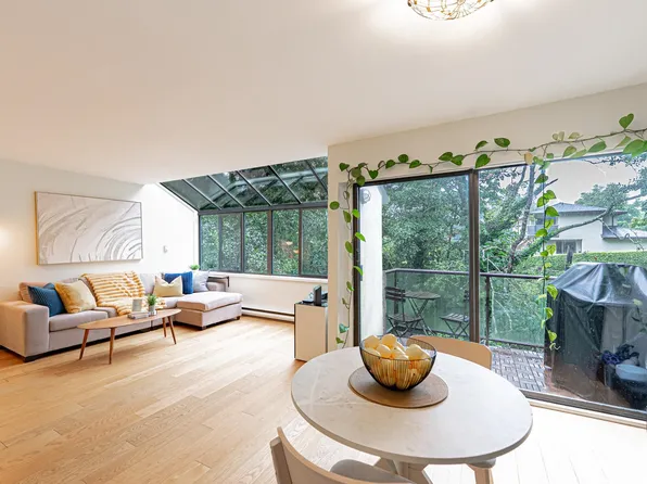 1786 Esquimalt Ave #5, West Vancouver, BC V7V 1R8