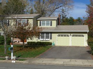 8 Winnipeg Ct, Morganville, NJ 07751