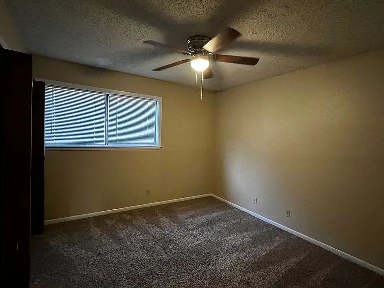 211 Taos Dr — Photo 4